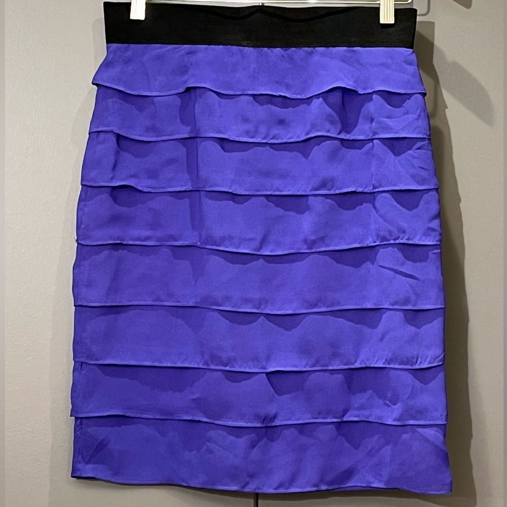 Ellen Tracy Purple Layered Skirt with black elasticic waist and zipper in back.